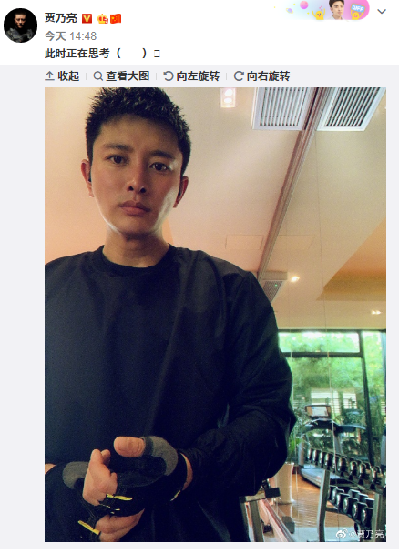 稍早前,贾乃亮在微博上晒出了一张乘飞机的照片,照片中他对着飞机窗户