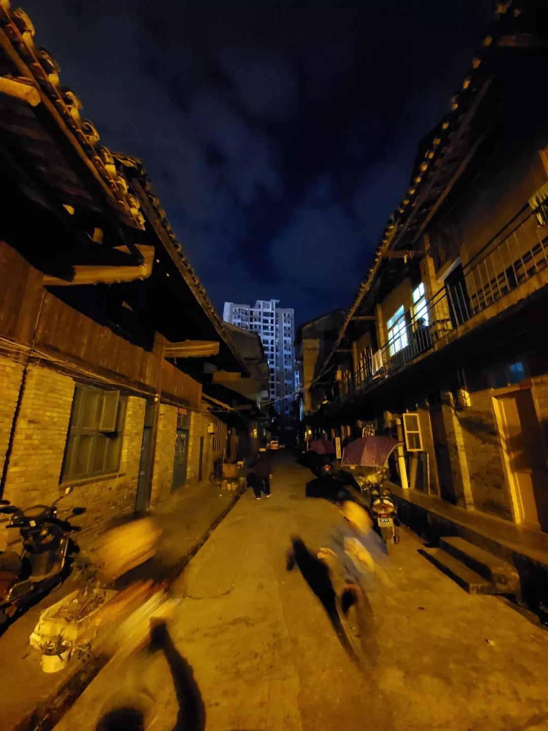 大隐隐于市的老秀山的中心巷子何时开拆市民们翘首以待