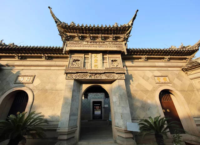 中国最大的丝绸之都,原来是江苏这座古镇,名字源于三国时期_仲子庙