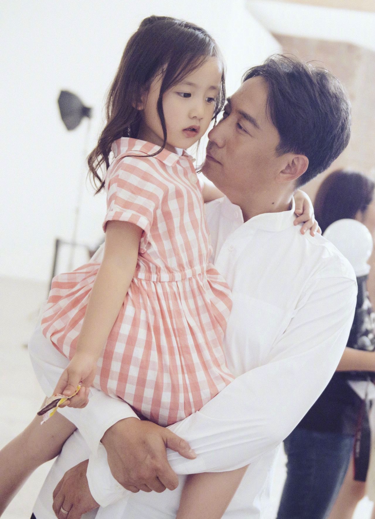 多妹浪费粮食遭黄磊教育,黄少艾反跟爸爸斗智斗勇