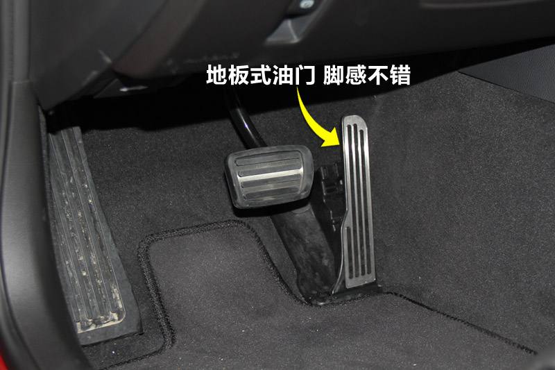 同是汽车,为何豪车多使用地板式油门,普通车却用悬吊式油门?