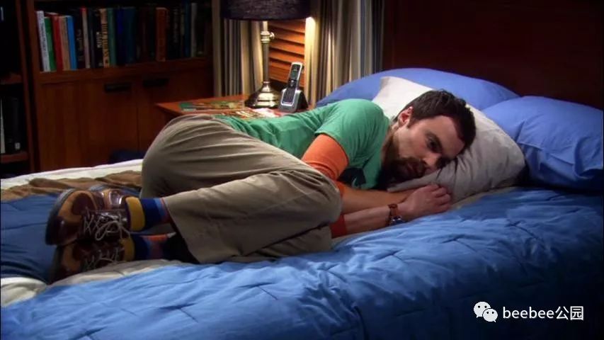 为什么电影里外国人都穿着鞋床上躺?