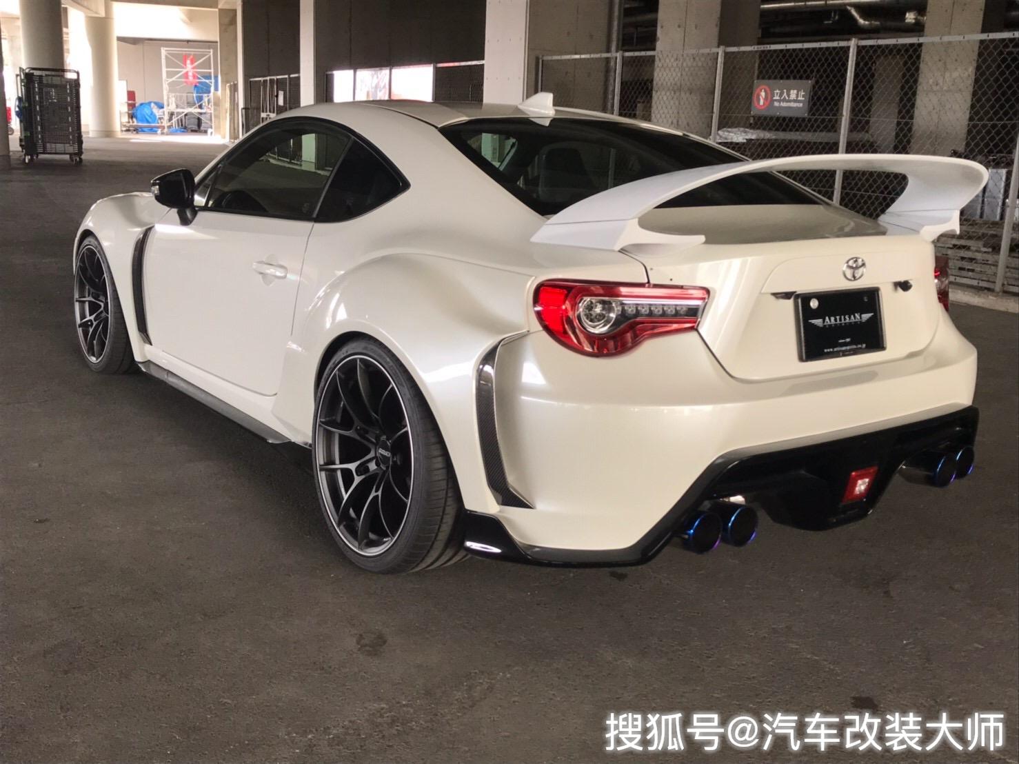 我的丰田86套件加身尾翼改装自然又个性浑然一体