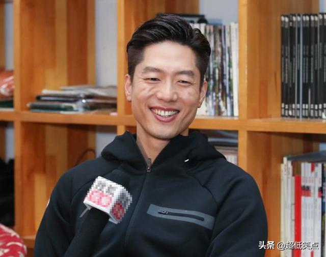 凌潇肃在影视圈真的是没什么存在感,对他最早的印象还是《关东往事》