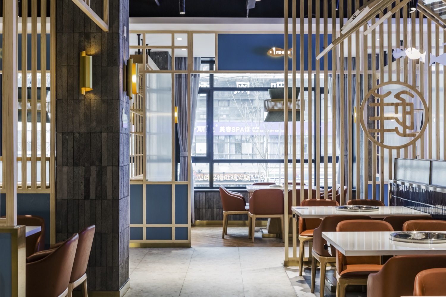 一般来说,当店内的布局和规划已经无法满足营业需求或者餐厅内出现