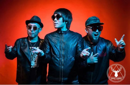 苏菲花园乐队在音乐这条路上奔跑多年,他们有过快乐,也有过悲伤和迷惘