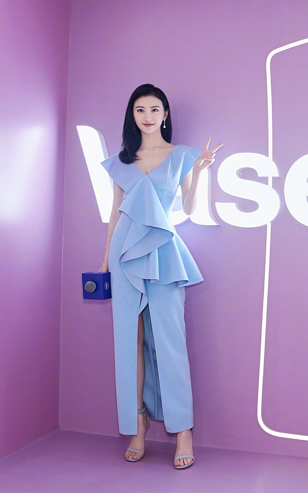 原创景甜频现活动状态好穿娇艳红与冰纯蓝礼服精致锁骨太抢眼