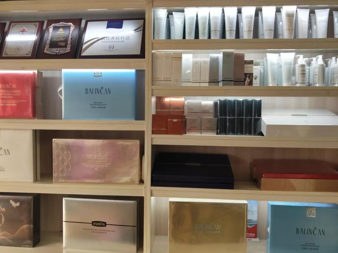 百莲凯四川南充高科技美容养生会所产品套盒陈列任女士说,跟随公司