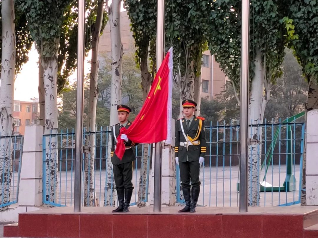 10月21日清晨,大同大學物理與電子科學學院在御東校區天翔體育場舉行