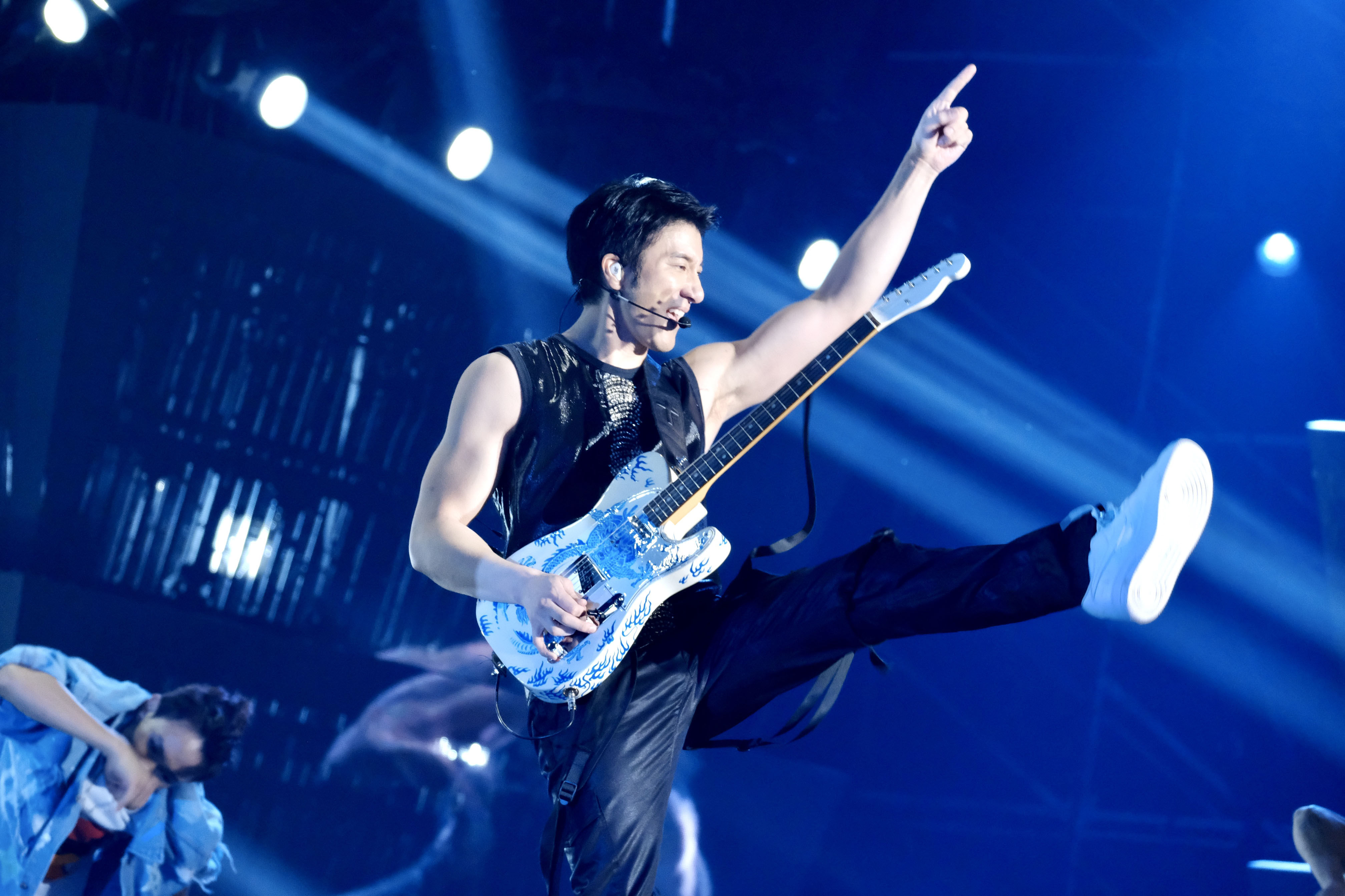 王力宏军运会开幕式压轴出场,超稳live献唱《和平的薪火》