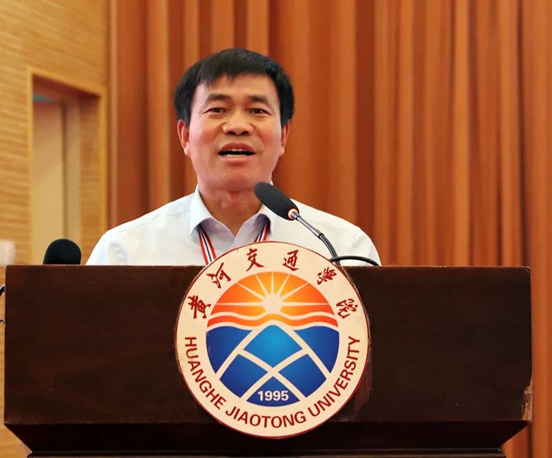 "镇平县高丘镇黑虎庙小学校长"张玉滚先进事迹宣讲团来到黄河交通学院