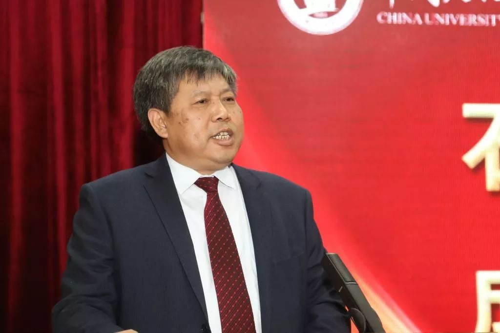 中国石油大学(华东)校长郝芳讲话 杨安摄影