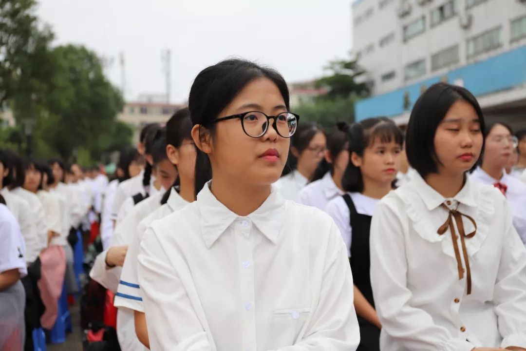 十八而志 梦想以行 ┃流溪中学举行2019年高三成人宣誓仪式_家长