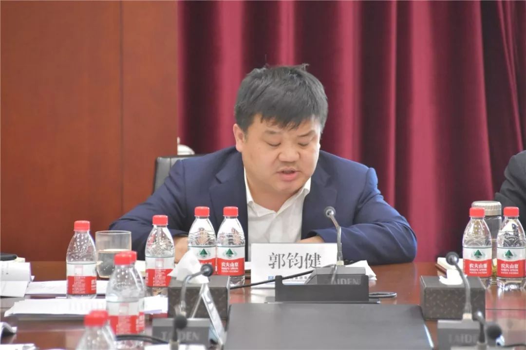 流交中建三局主题教育第三指导组组长朱建辉,信息员余鹏飞与会指导.