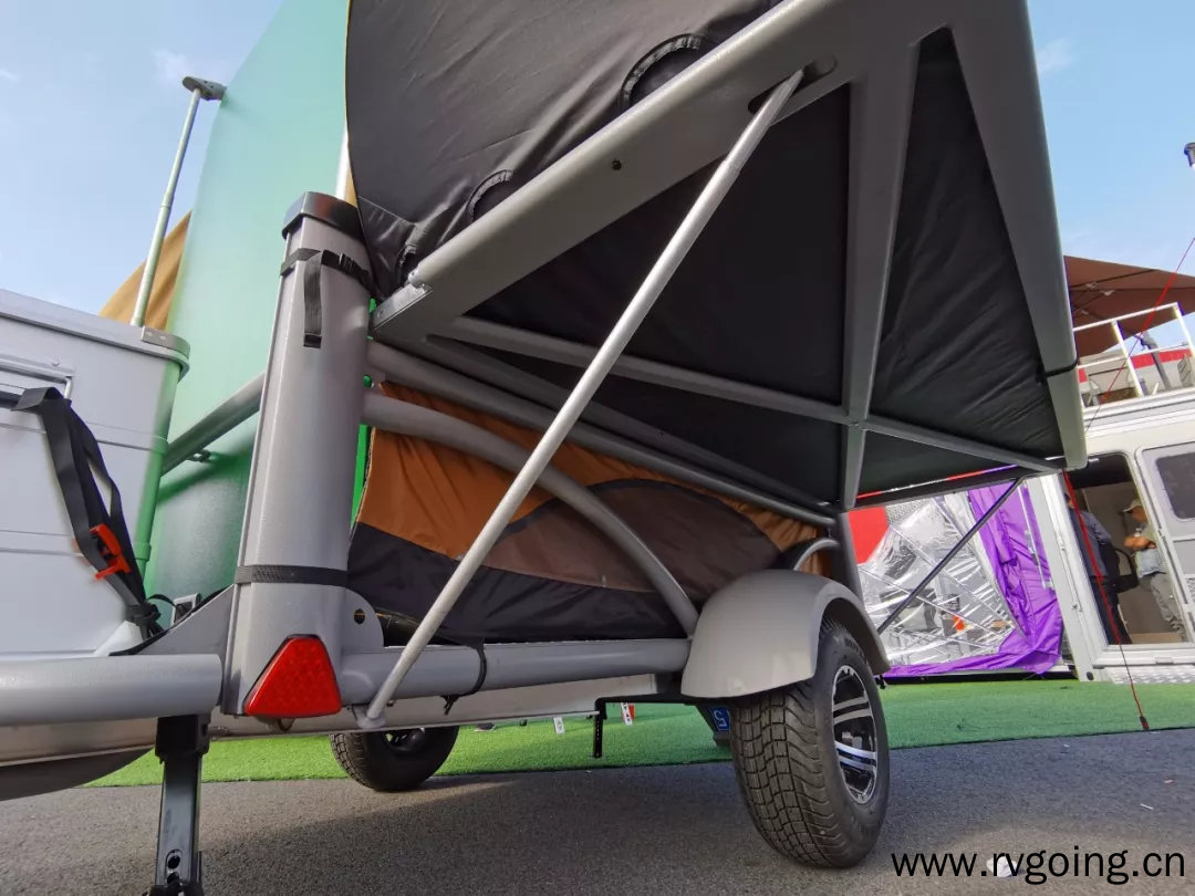 固特南京车展首发迷你小拖挂im in 奔驰smart即可牵引纵享双人户外