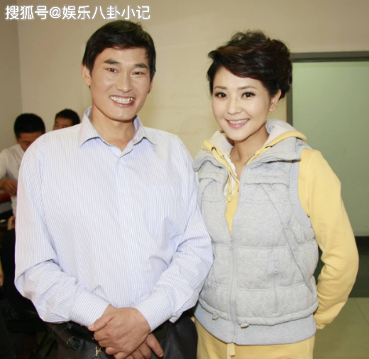 45岁央视主持人方琼近照离开央视后人气飙升如今被央视高薪聘回