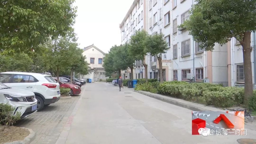 金沙文明行:华城二村 私自浇筑水泥地 如此做法不可取