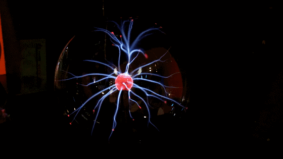 产生这些离子重复上述过程,产生具有高压小电流特征的自我持续的放电