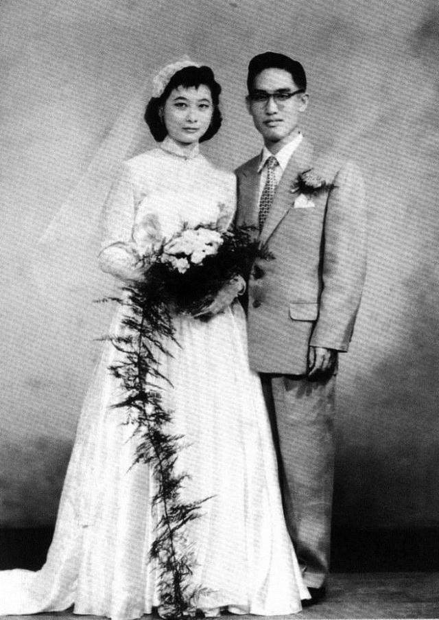 有人曾形容这对贤伉俪:余光中是众人汲饮的井,而范我存,就是那位护井