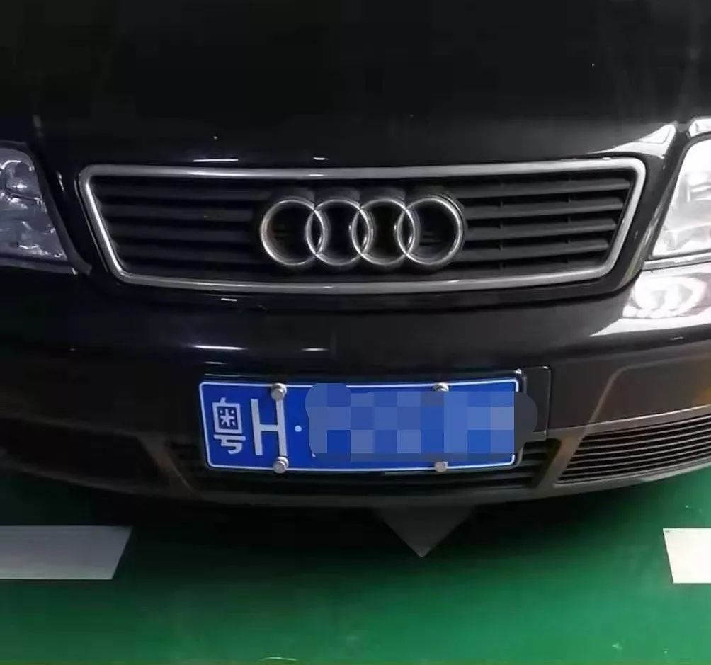 这些粤h奥迪车主你们这样停车好意思么