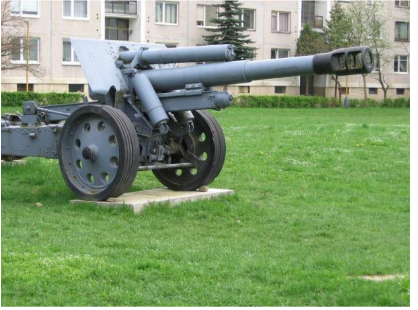 原创二战德军著名的105毫米榴弹炮中国也曾经引进过
