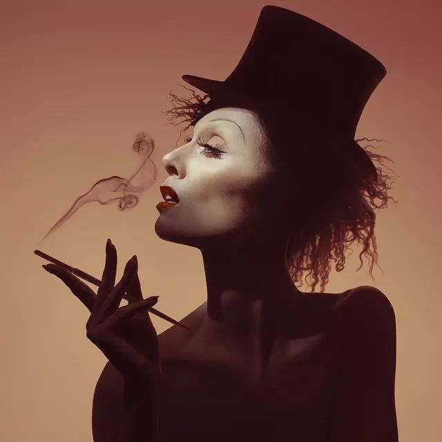 潮流抢先看 | 戏剧荒诞风妆容集锦!