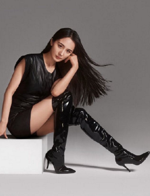 杨幂"鞋柜"意外曝光,琳琅满目堪比商场,网友集体沸腾了!