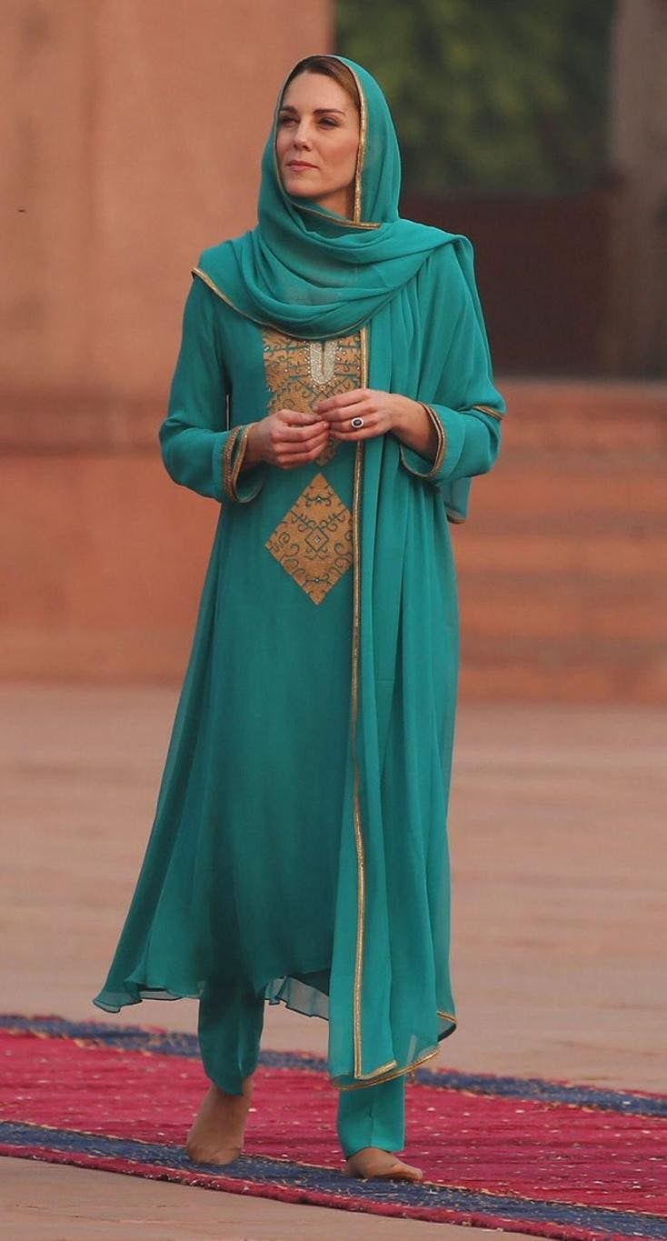 英国凯特王妃入乡随俗尊重传统习惯穿上民族服饰颜值惊艳全场