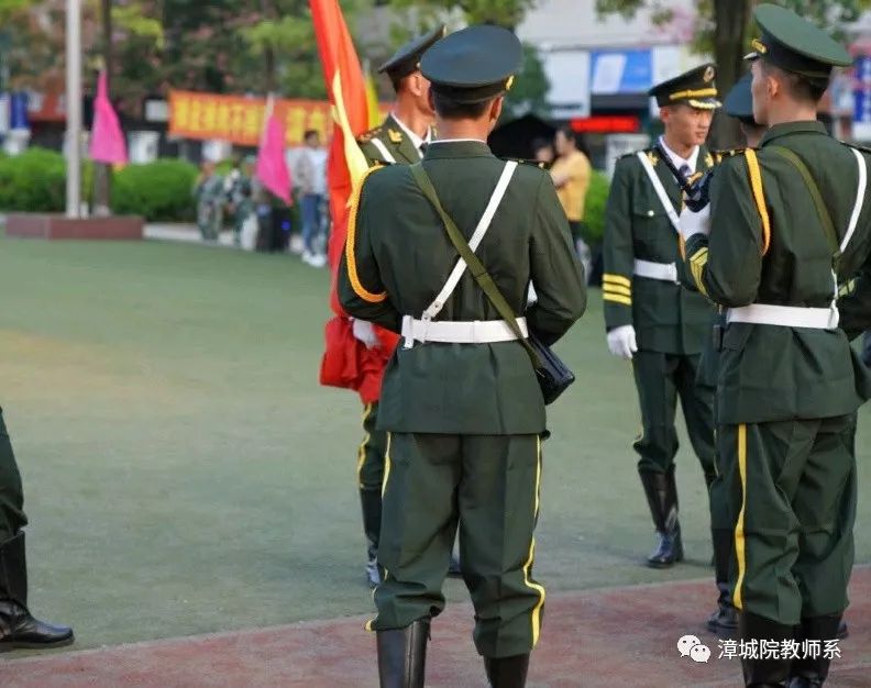 守護中國紅致敬新時代教師教育系國旗護衛隊喜訊