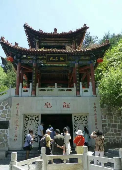 天柱山龙泉天柱龙泉"为静乐八景之一.