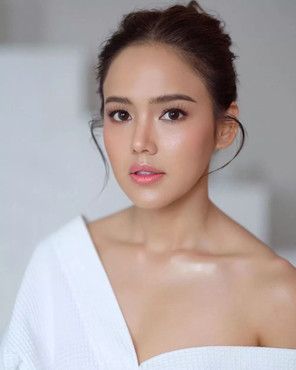 掌握这些美妆技巧让你轻松拥有明星同款水光肌