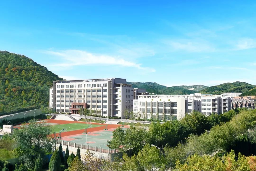 大连市渤海高级中学大连渤海高级中学是经大连市教育局批准于1999年