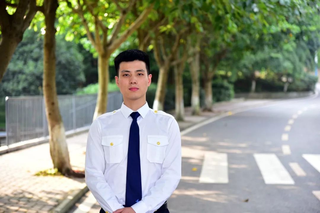 筑梦蓝天通用学子吴英杰就职于东方航空