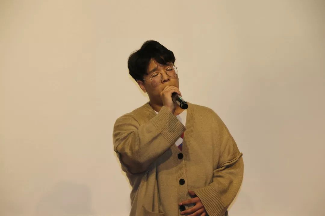 张紫滕,李冰涵,王从一 指导教师:王青,尹波《追光者》表演者:韩明轩