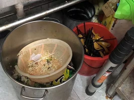 曝光镇海又一批餐饮店被查生熟不分厨房一片狼藉