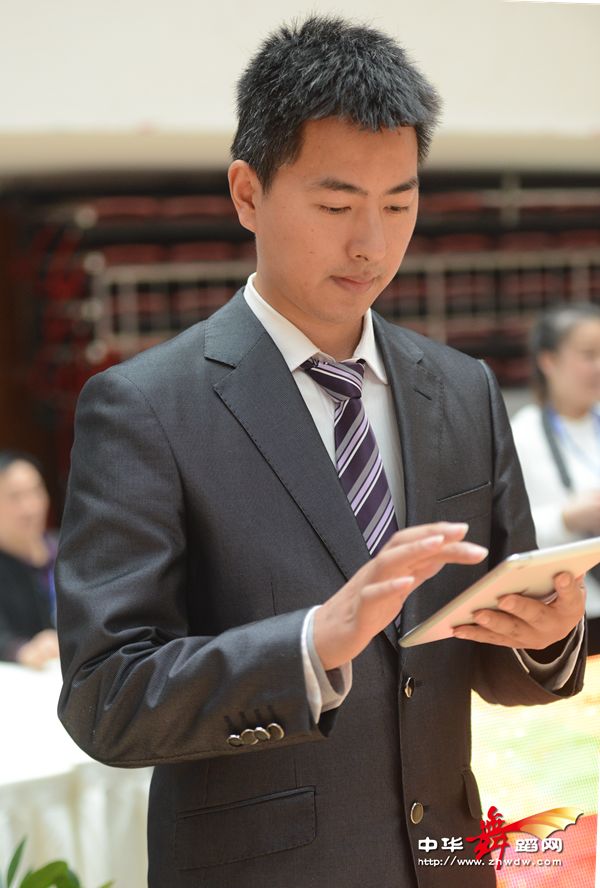 关注成我们中华舞蹈网摄影团队;高月谨丶田世英丶赵朝君丶周树人丶