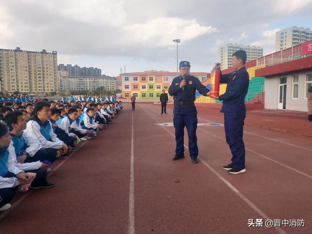 左权消防联合教育局走进宏远学校开展消防安全演练