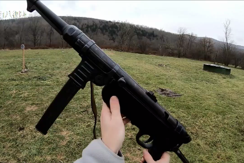 游戏战地5里的枪械射击演示