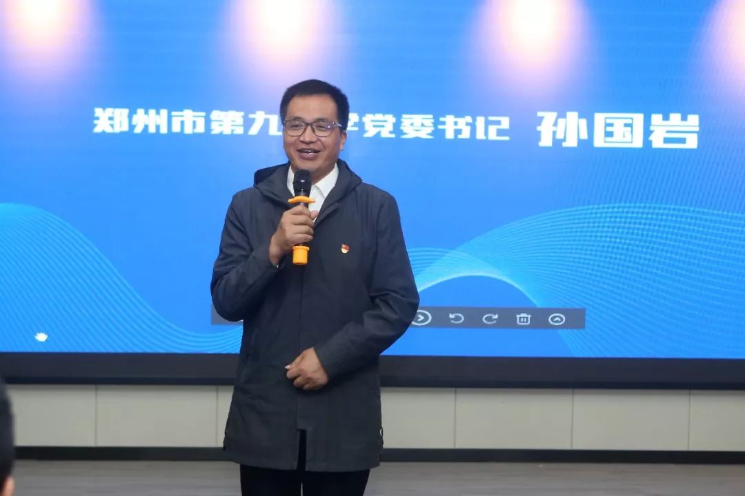 商报多位大咖现身说法助力九中新闻宣传,河南商报记者 李志远 杜世民