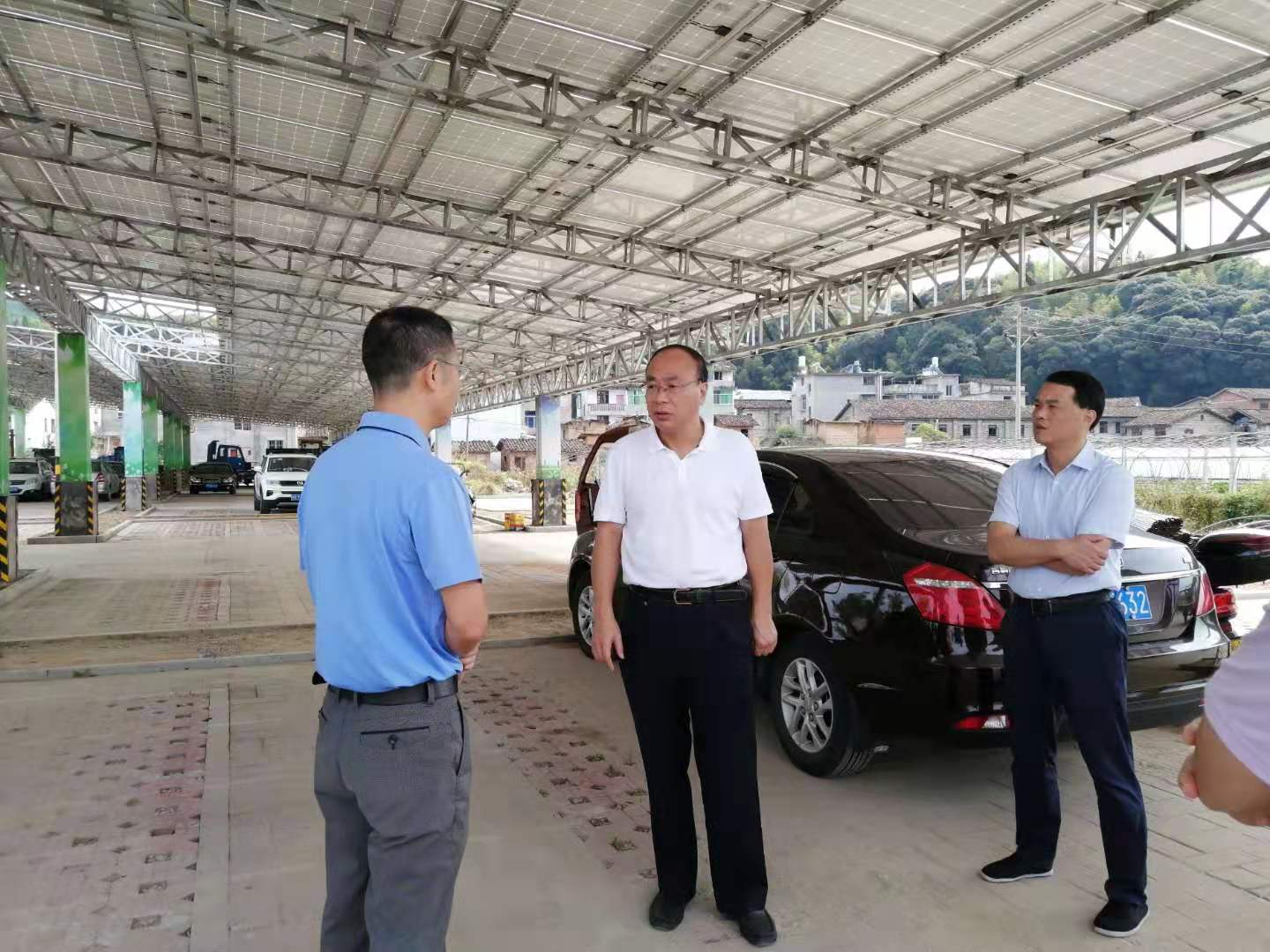 邵武市委书记何光松在肖家坊镇调研人居环境整治,科特派工作_群众