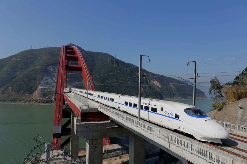 肇庆正式迈入了高铁时代贵广铁路,南广铁路同时开通运营2014年12月26