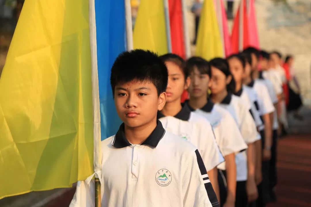 同学你运动场上矫健的身姿闪亮了我的眼电白三中2019年秋季运动会掠影