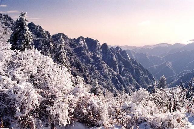 总有诗意万行千百遍的诵读,总是意境无限山灵水秀,文脉苍桑之太白山水