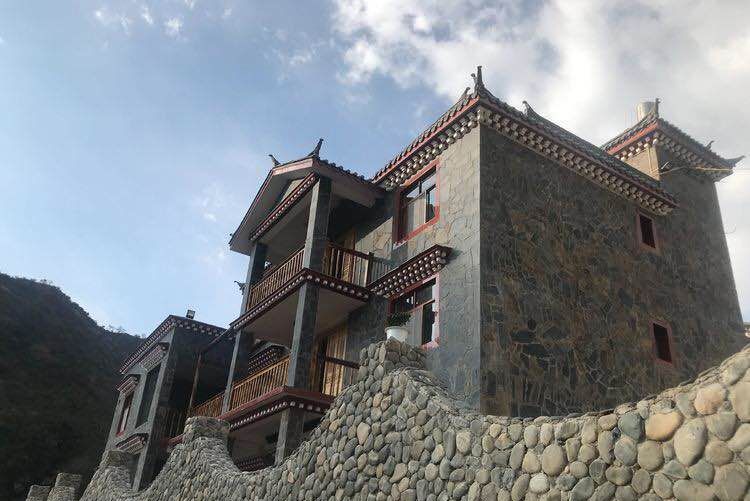 初心跃动精准扶贫尊茂酒店集团与四川木里县温暖同行