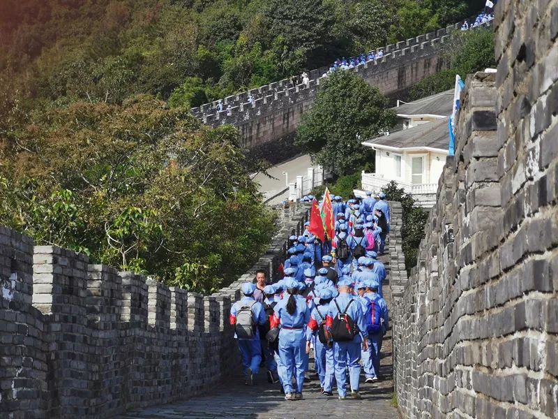 第四届纪念红军长征胜利大型徒步活动在裘村镇黄贤村举行_奉化