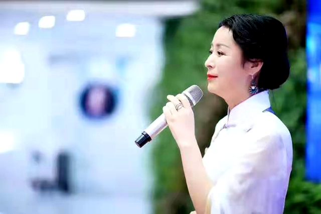 诗人,企业家,文化学者严力,伊沙,邱华栋,杨克,叶匡政,徐江,南人,唐欣