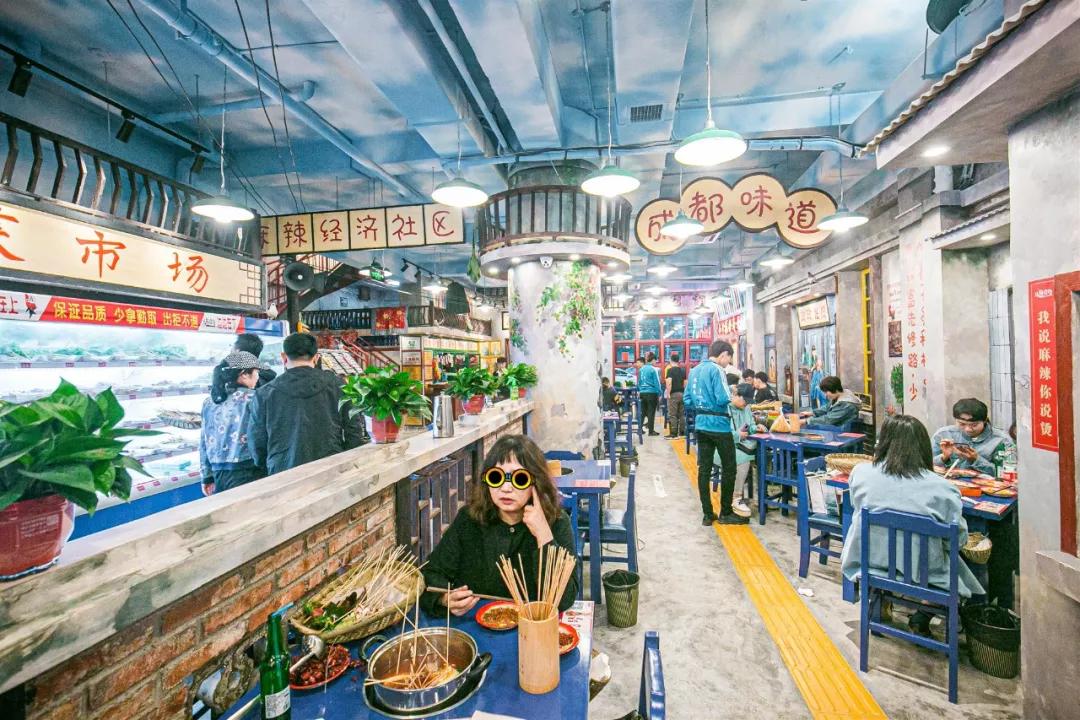 22折马路边边北行店开业疯狂折扣还有6米大蛋糕免费吃