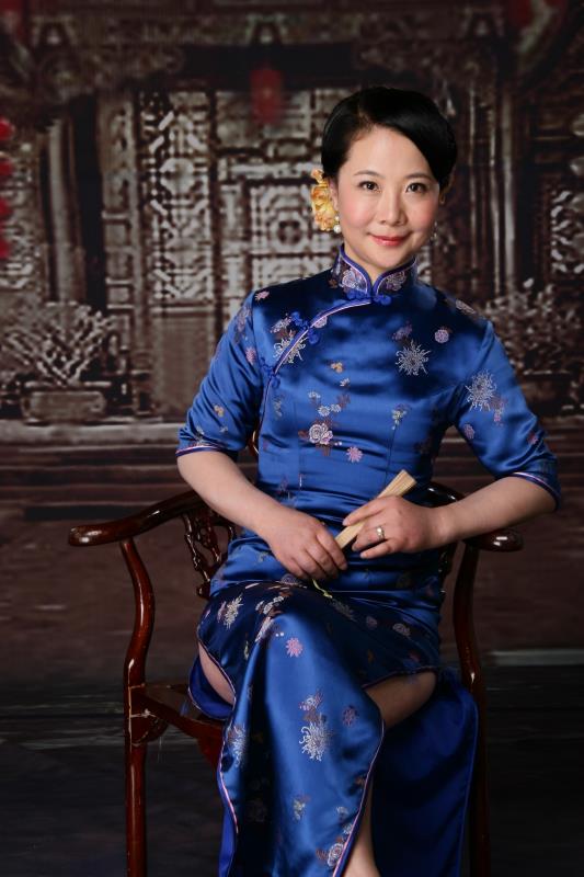 宋飞鸿女士这首《颂西湖》,也是我的书店和文化中心的一种延续.