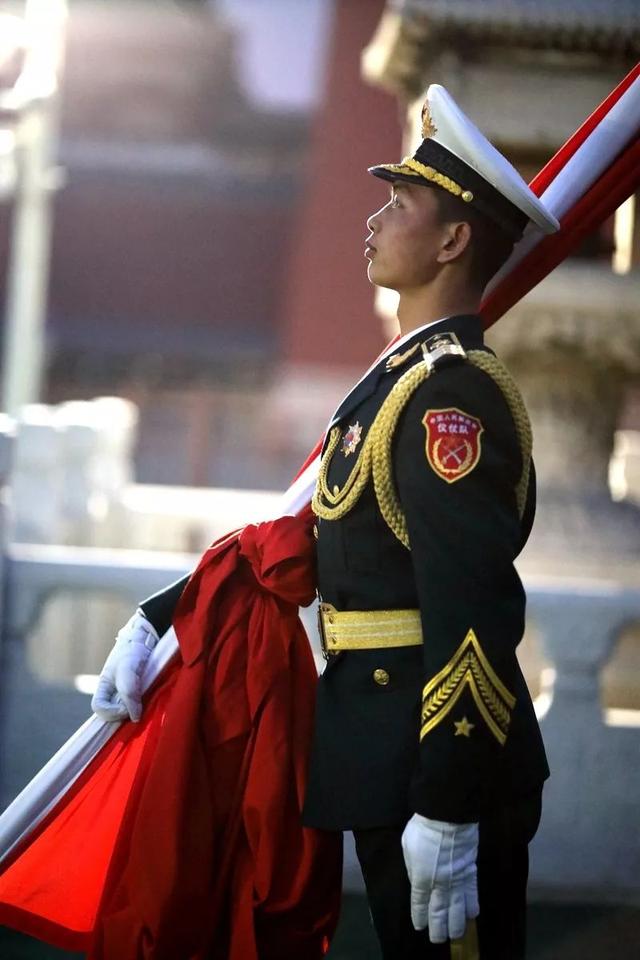 北京法院故事我和我的祖国护航故事里的展旗手原来是他