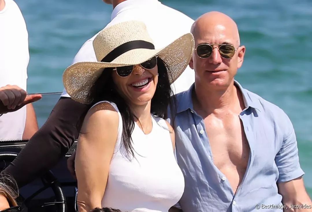 感情观不敢恭维,与新欢秀了9个月恩爱,可女友才刚离婚_劳伦·桑切斯